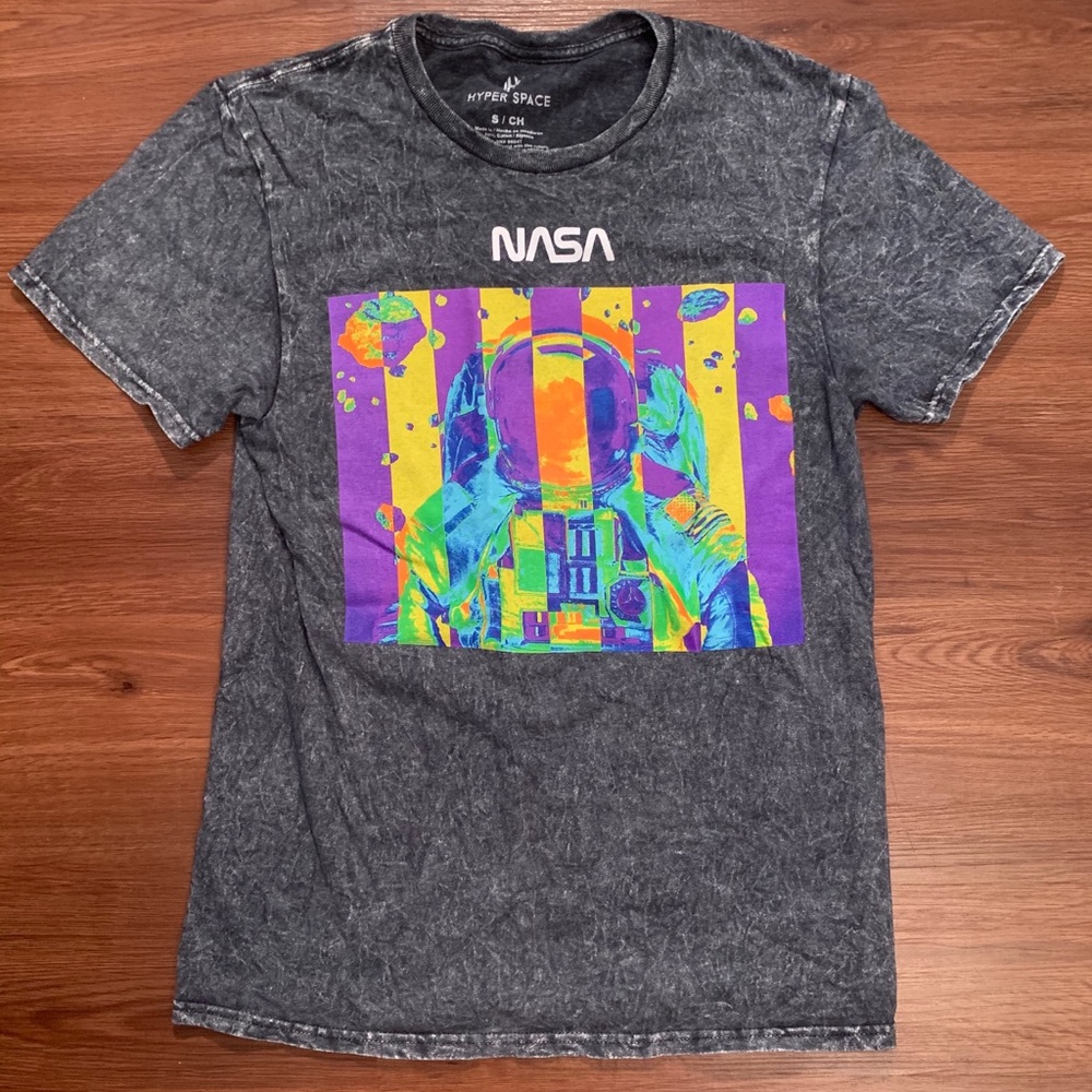 Men’s NWOT size small NASA graphic T-shirt